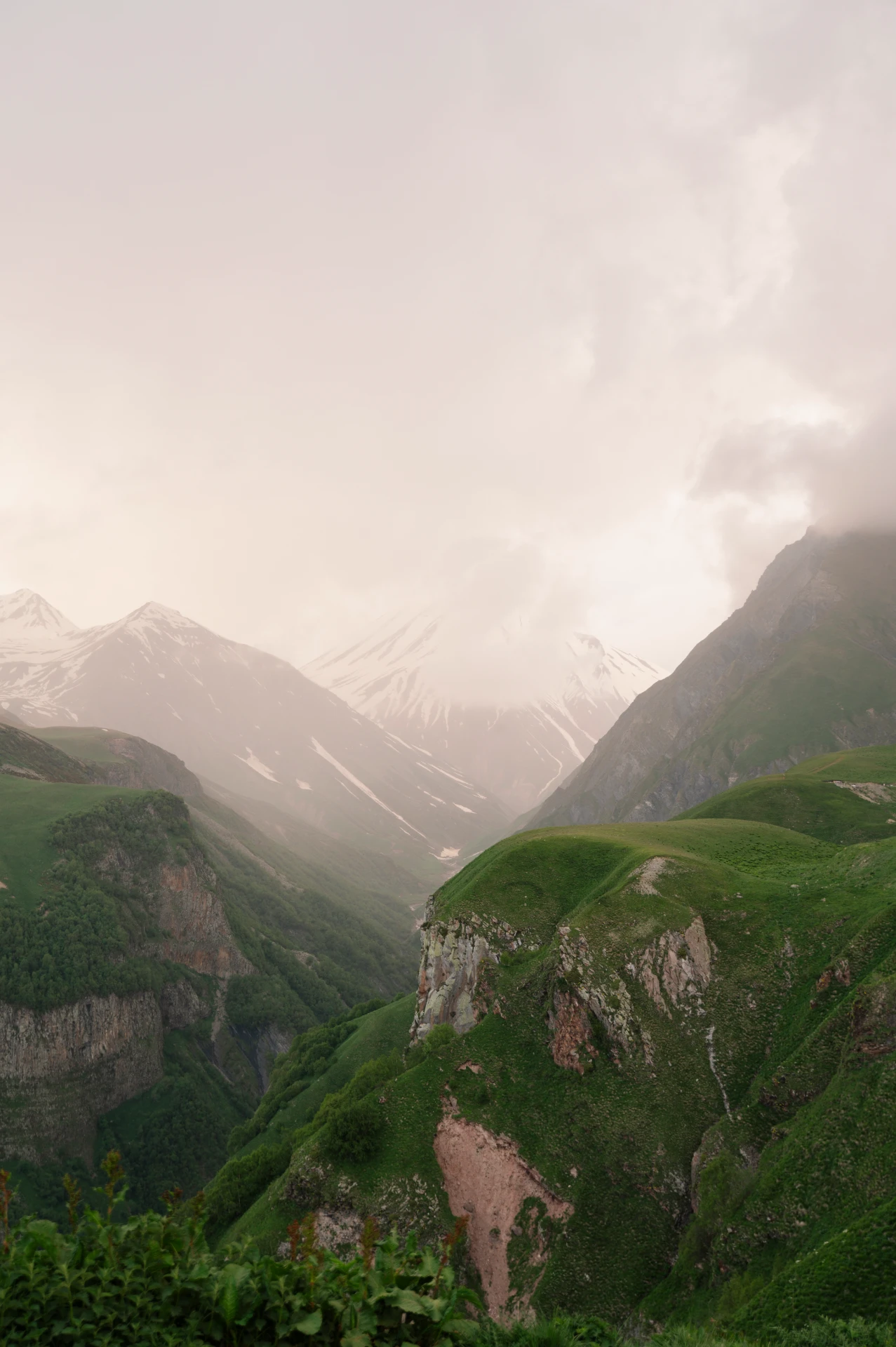 Wedding ceremony for foreigners in the mountains of Georgia