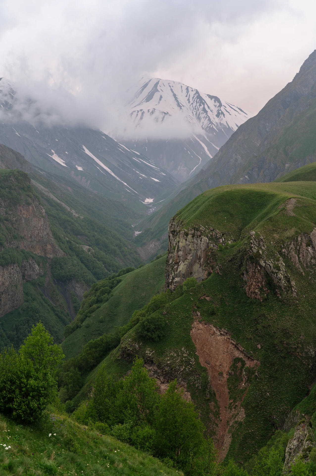 Wedding in Georgia in the Kazbegi Mountains