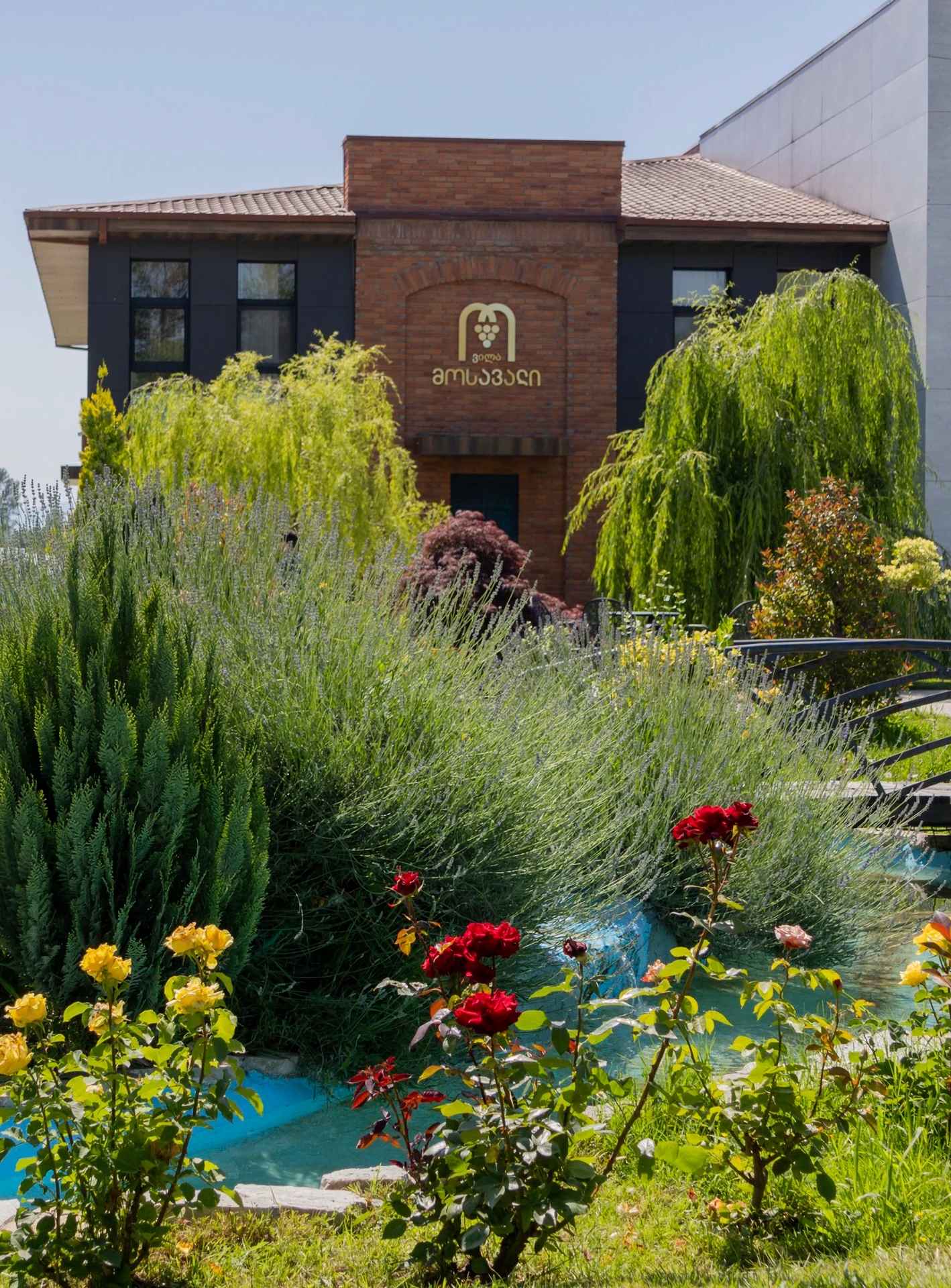 Organizing a wedding at Villa Mosavali in Georgia for foreign couples