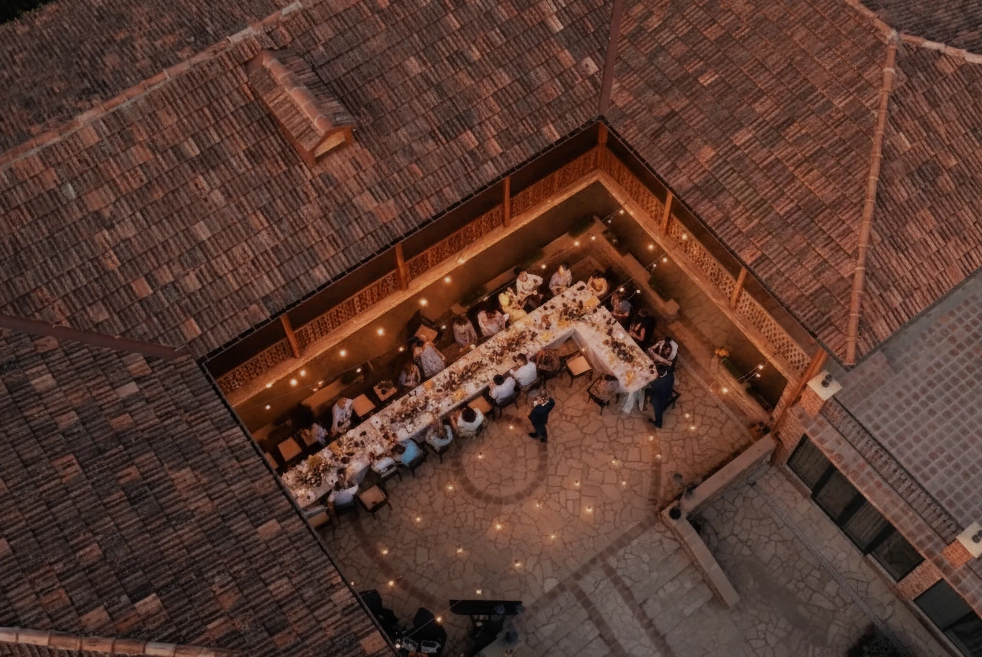 Свадьба с гостями в Chateau Davitiani