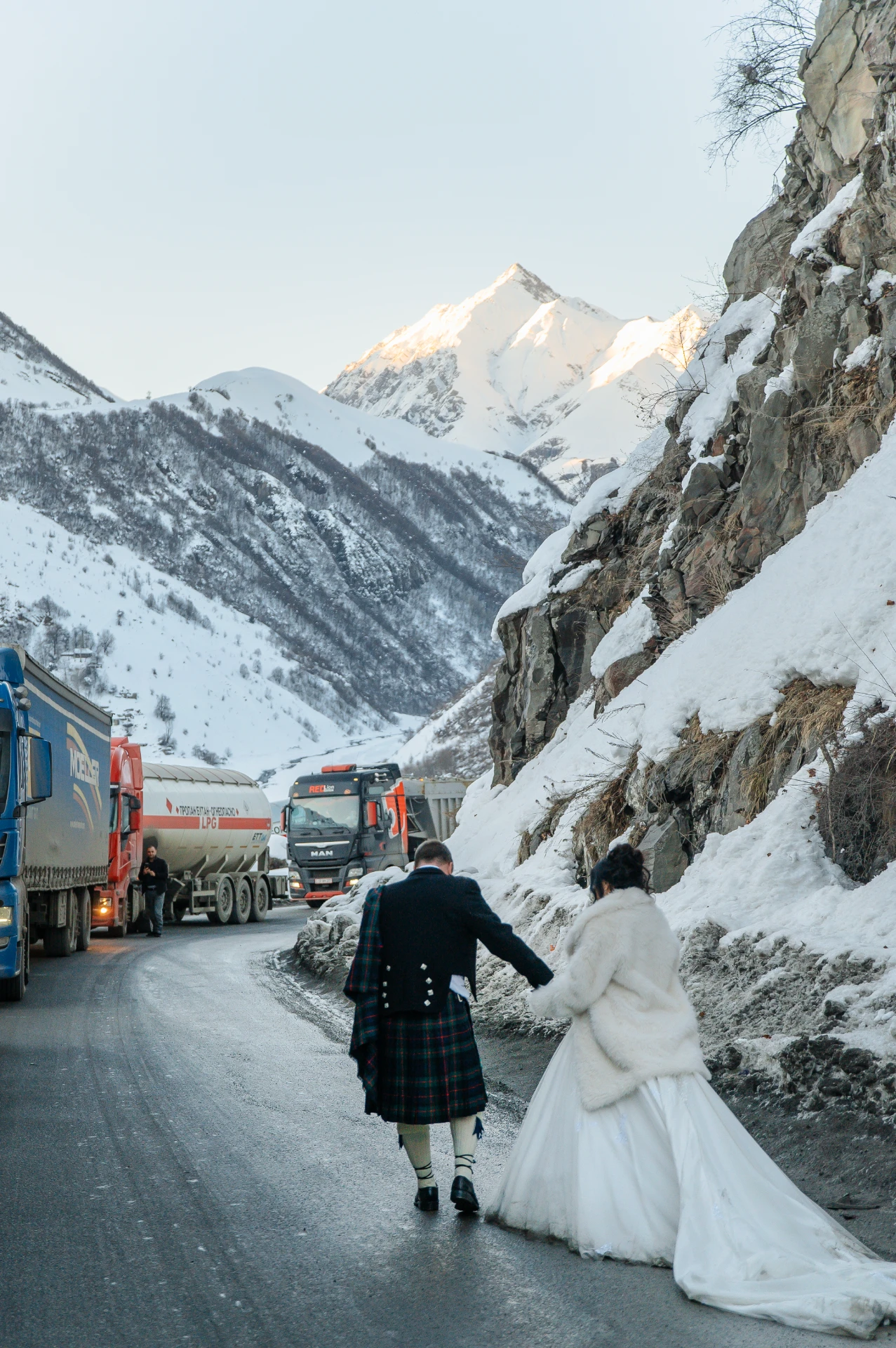 winter wedding in the mountains of Georgia for foreigners