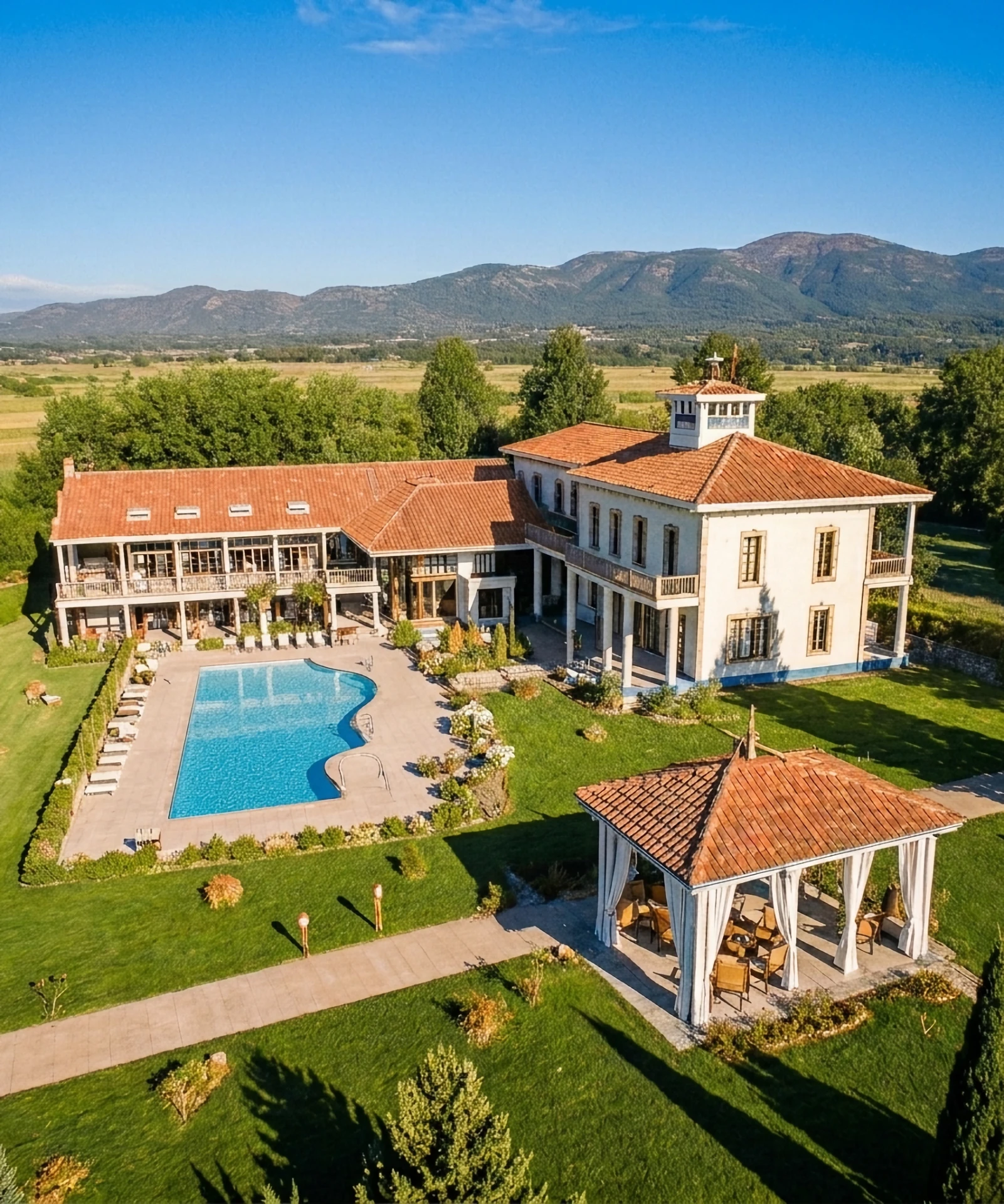 Wedding ceremony in Georgia at In Gremi for international couples